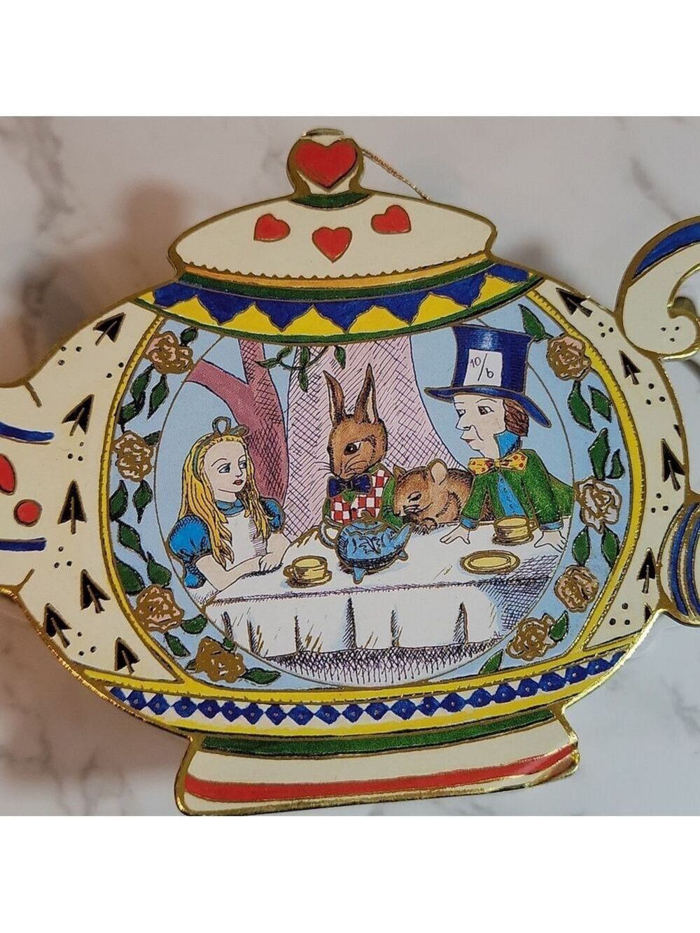 Alice In Wonderland Trinket Box 1994 With Gold Plastic Tea Set - Picture 2 of 8